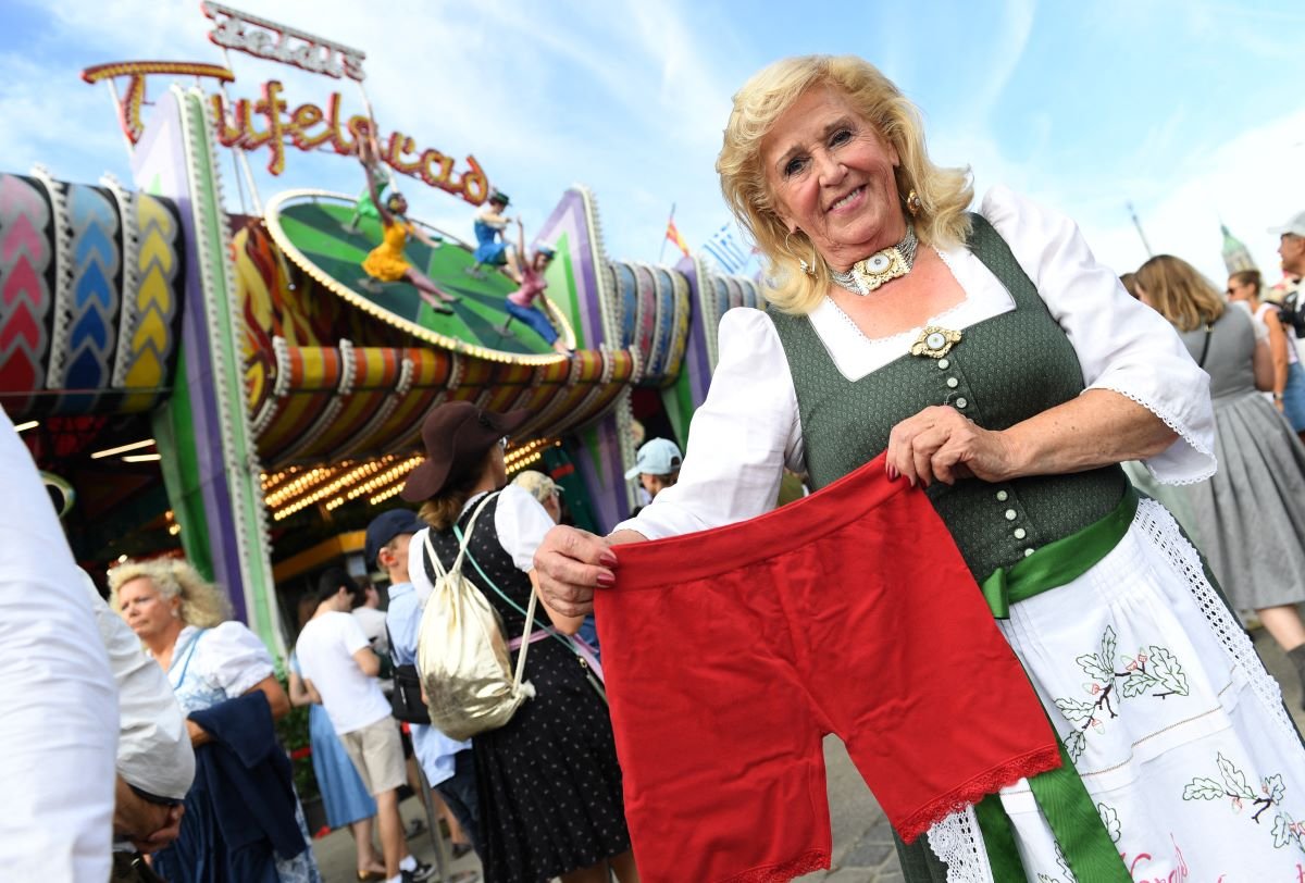 2 Oktoberfest Hang Chuc Nghin Video Quay Len Phu Nu Tai Tro Choi Teufelsrad