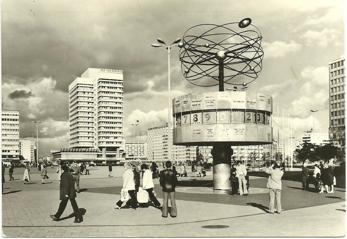 1 Ga Alexanderplatz O Berlin Se Duoc Cai Tao Lon Co The Xuat Hien Quan Ca Phe Phong Cach Ddr