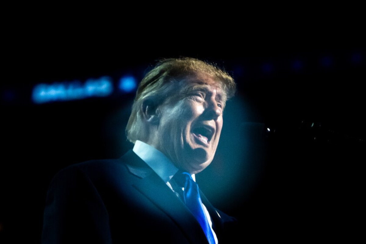 1 Trump Dang Muon Che Giau Dieu Gi Tren Chien Truong Iran