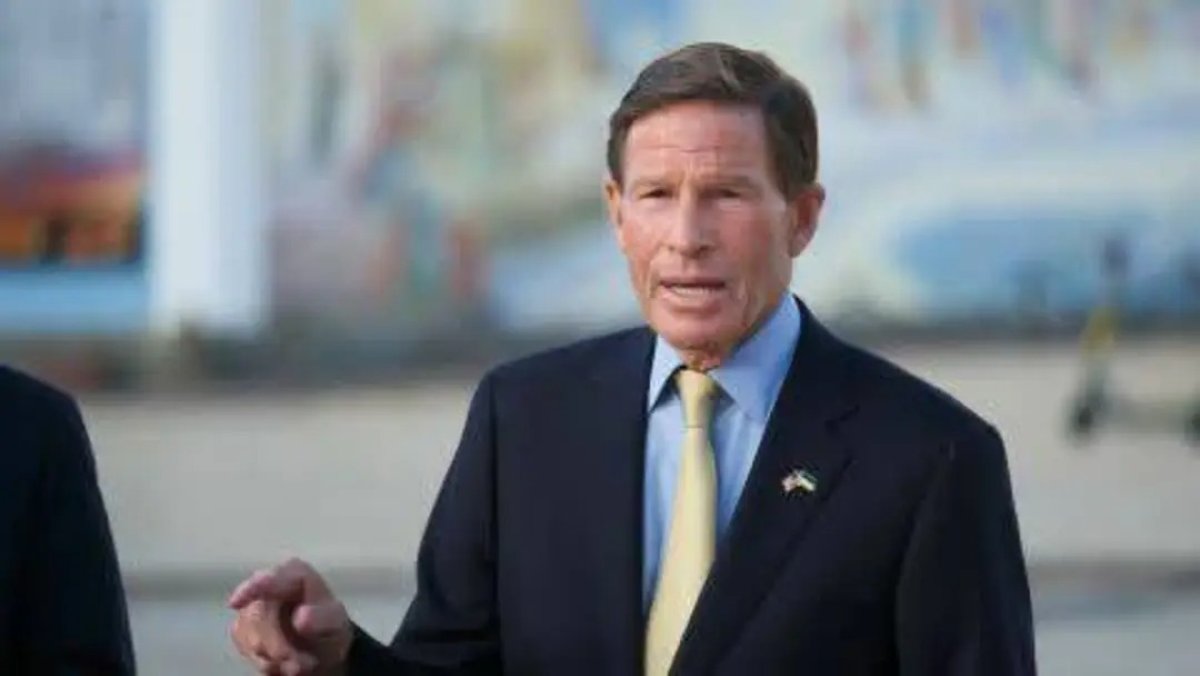 "Một hành động đê tiện và hèn hạ!" - Thượng nghị sỹ Blumenthal chỉ trích Trump vì đình chỉ lệnh trừng phạt chống Nga