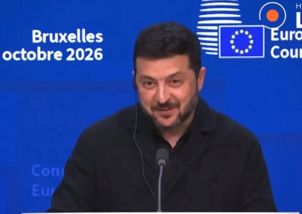Zelenskyy im lặng và mỉm cười khi bị hỏi liệu Trump có biến ông thành “vật tế thần”
