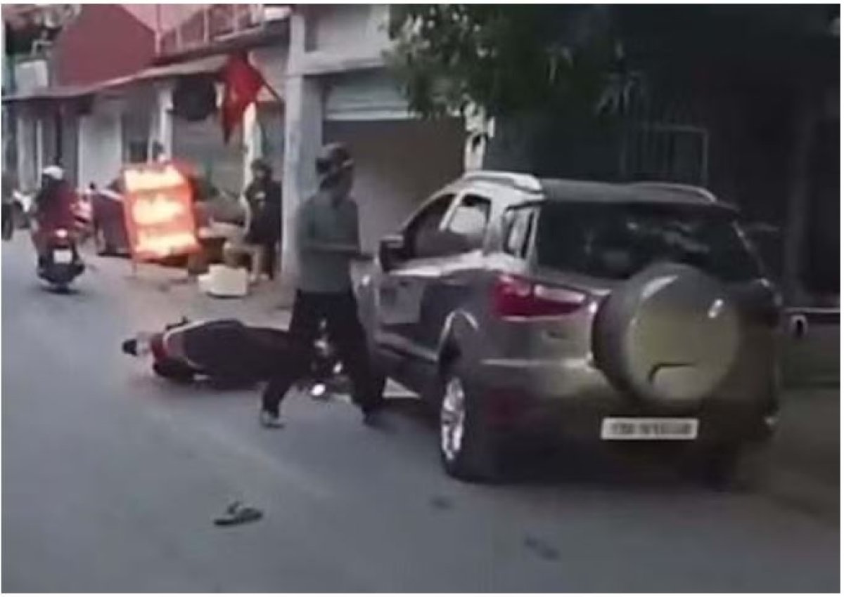 2 Nong Bat Giu Nghi Pham Chan O To Tan Cong Tai Xe Giua Pho O Ha Noi
