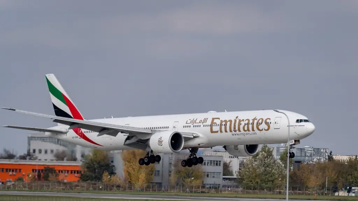 1 Emirates Tam Dung Ke Hoach Bay Den Berlin Vi Bat Dong Thoa Thuan Hang Khong