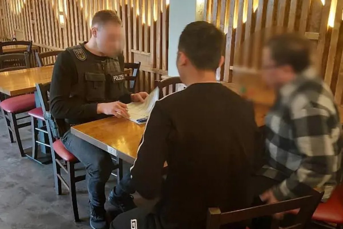 1 Europol Bat 27 Nguoi Trong Chien Dich Xuyen Bien Gioi Chong Buon Nguoi