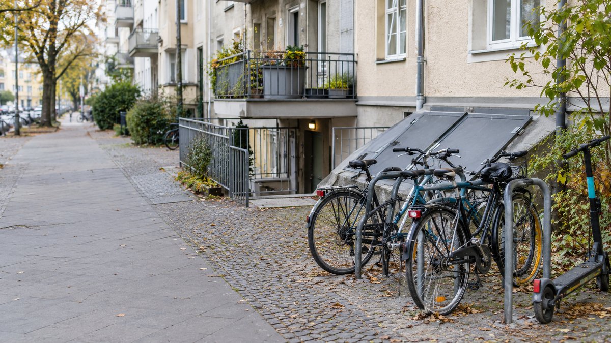 1 Berlin Gan 1000 Vu Trom Xe Dap Tai Prenzlauer Berg Ty Le Pha An Chi Khoang 2